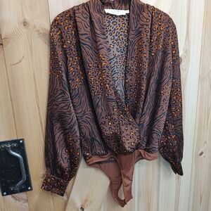 Leopard Cheetah Print‎ Bodysuit Sz XS Plunging Neckline Long Sleeve Business